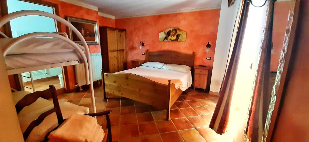 Casale Trusella Bed and Breakfast Ponti Rum bild